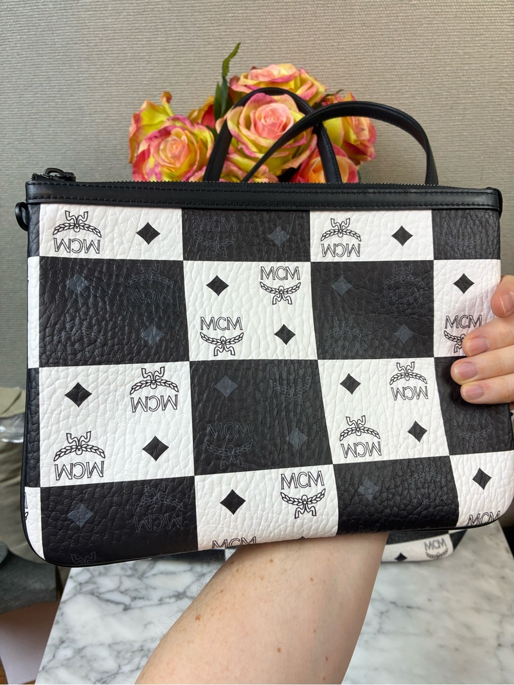MCM Medium Visetos Aren Tote in Black & White Checkerboard - Pristine! ๐ฅ - Picture 3 of 14